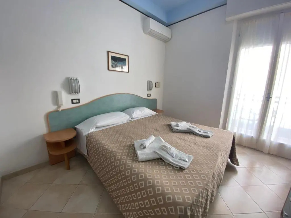 Standard Double room with balcony (full double bed)