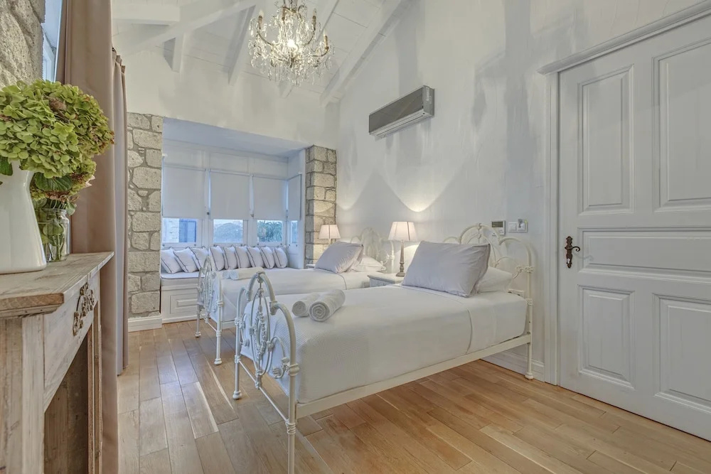 Superior Double room with balcony (full double bed)