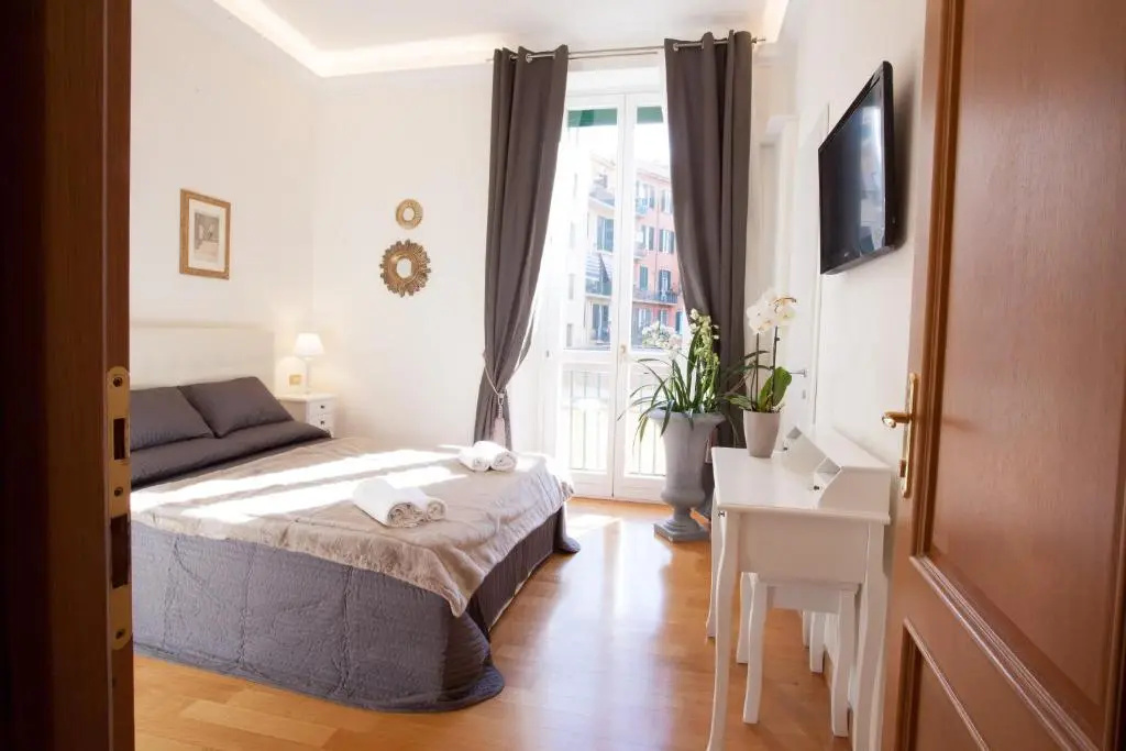 Standard Double room with balcony (full double bed)