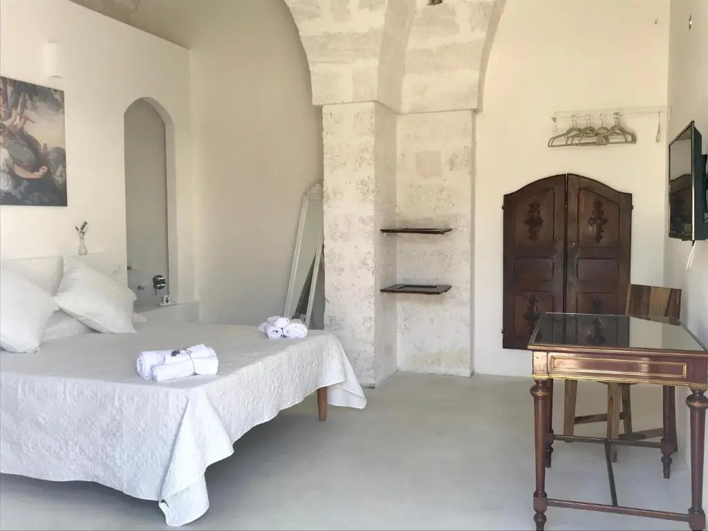 Deluxe Double room (full double bed)