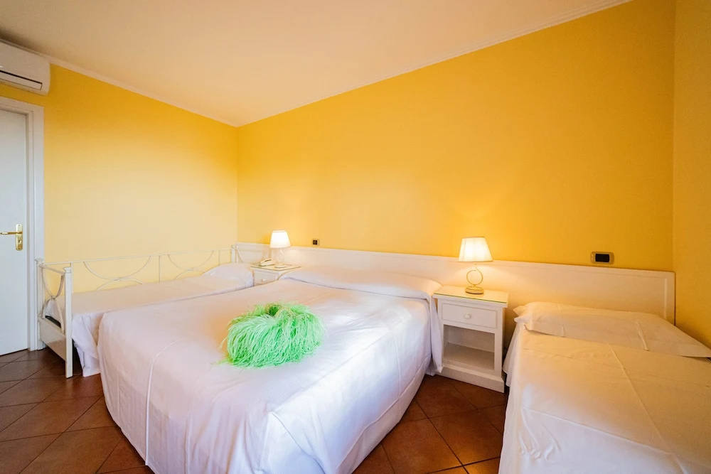 Deluxe Quadruple room with sea view