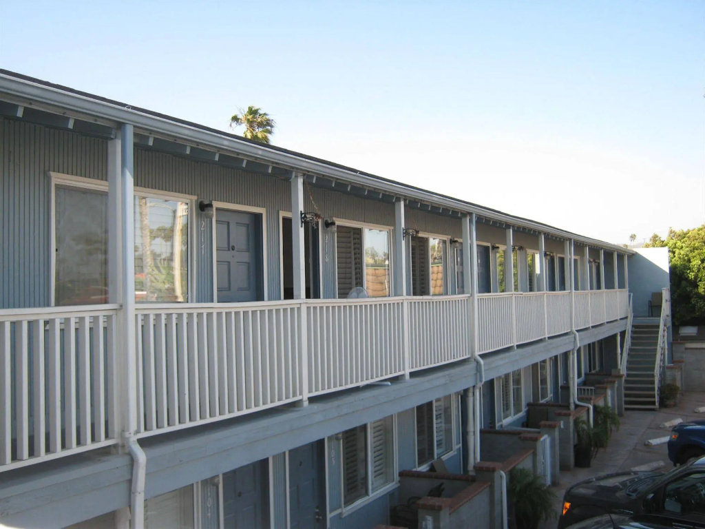 The Shores Inn and Beach Houses - Photo 1