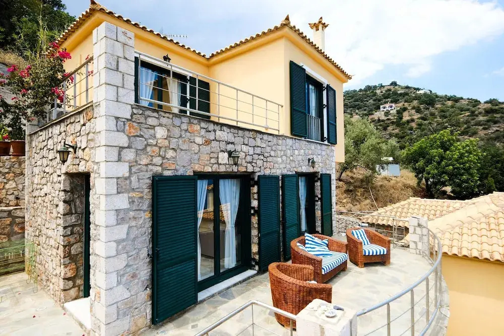 Serene Villa in Pera Melana near Sea
