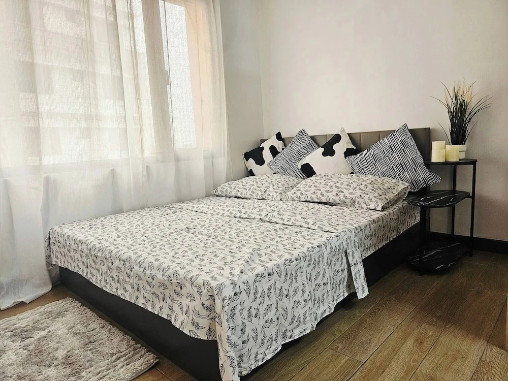 Paseo Verde Las Pinas - Sleeps 2 Adults & 2 Children
