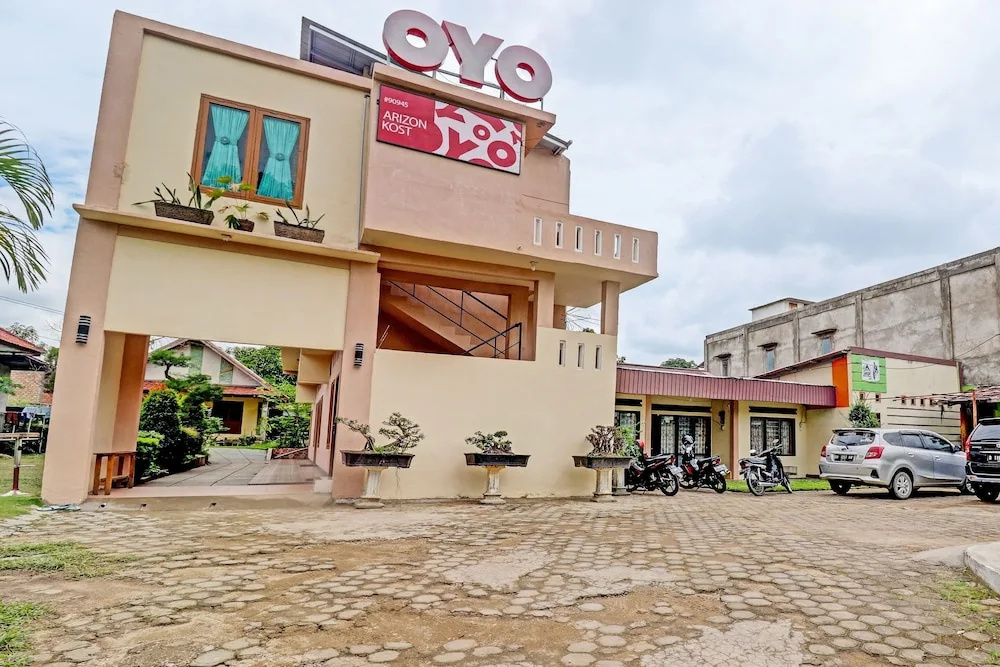 OYO 90945 Arizon Kost