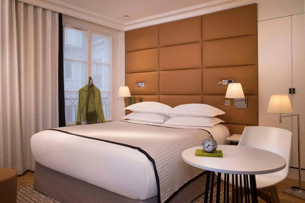 Hotel R de Paris 97