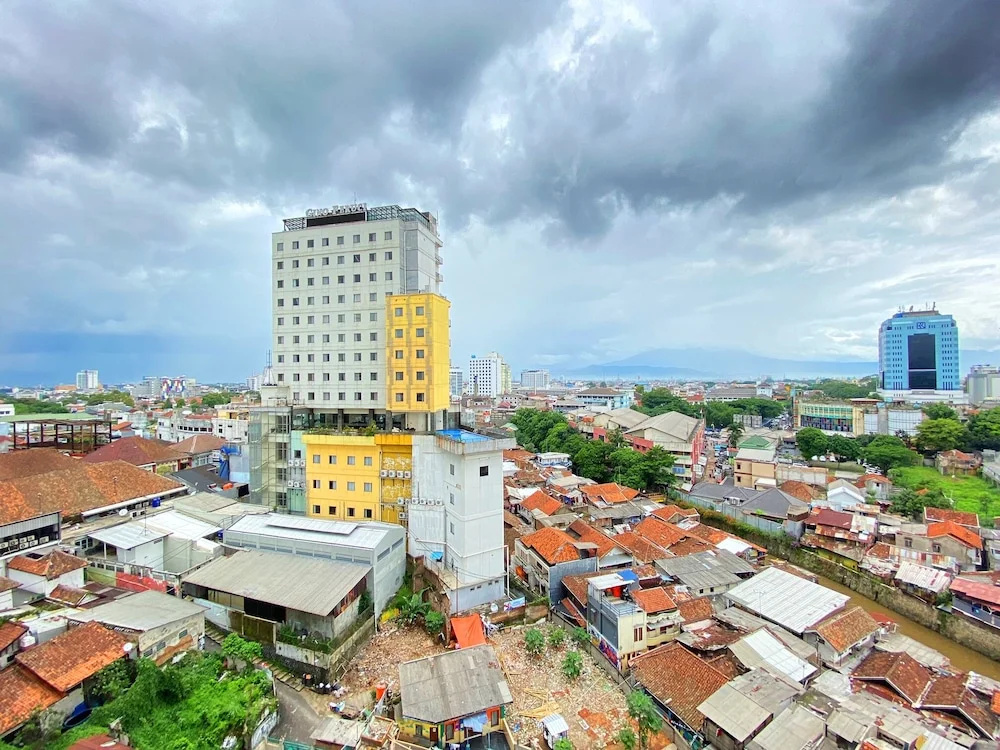 Cozy Stay And Serene Designed 2Br At Braga City Walk Apartment