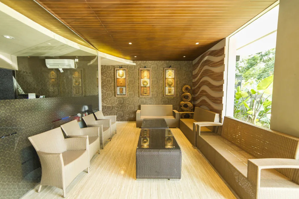 Lobby & Reception