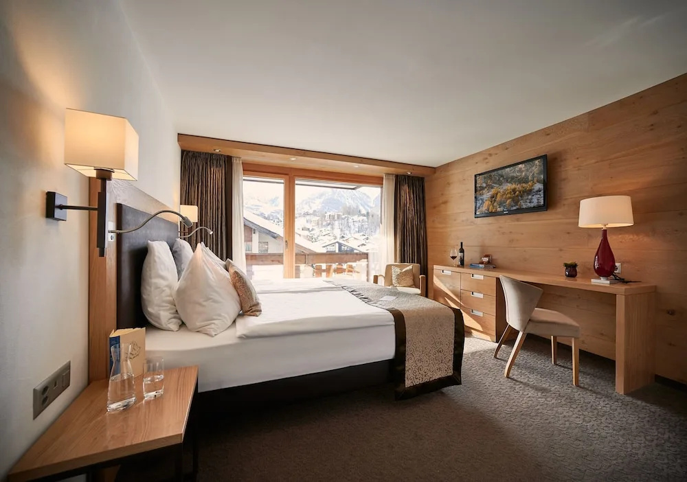 Deluxe Double room with mountain view (full double bed)