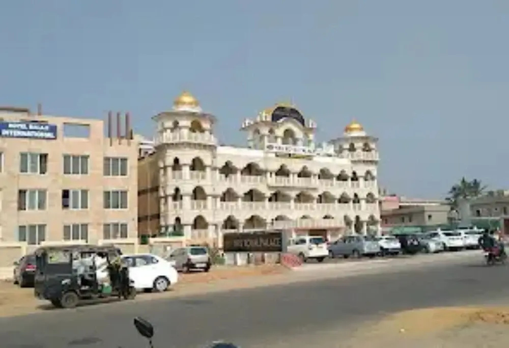 Goroomgo Royal Palace Puri