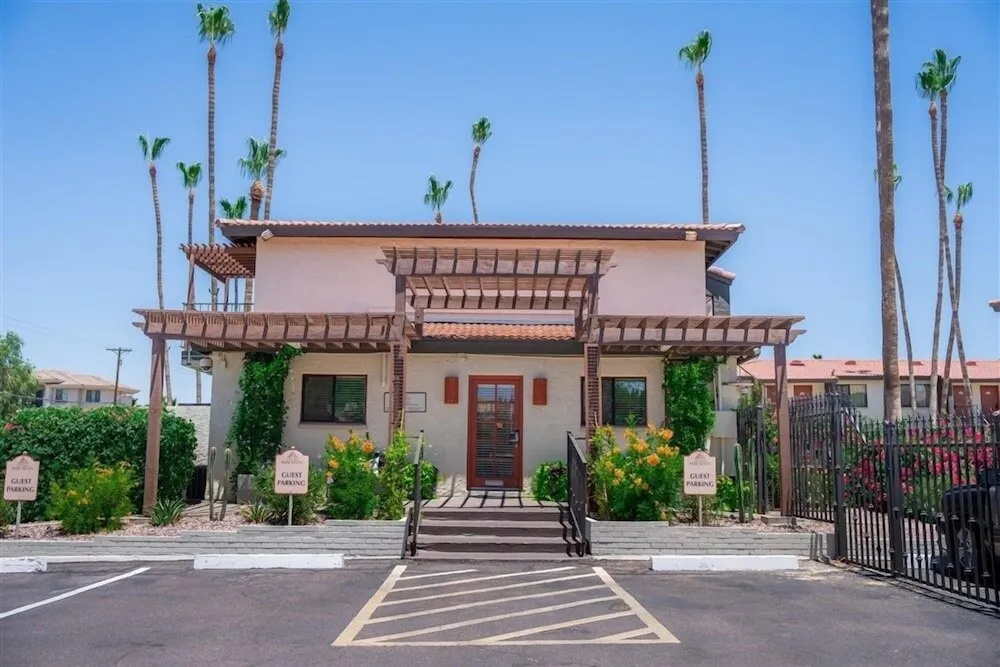 136 Fully Furnished, amenities galore! by RedAwning