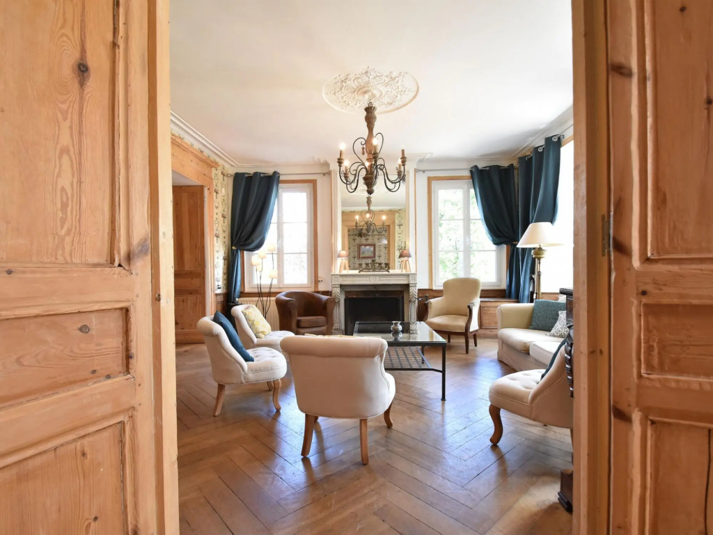 Traditional Castle in Asnières With Terrace