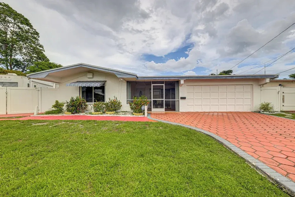 Canal-front Gem w/ Pool: 3 Mi to Hard Rock Stadium