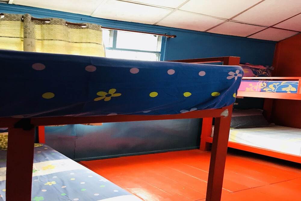 Кровать в общем номере в CJ Guesthouse