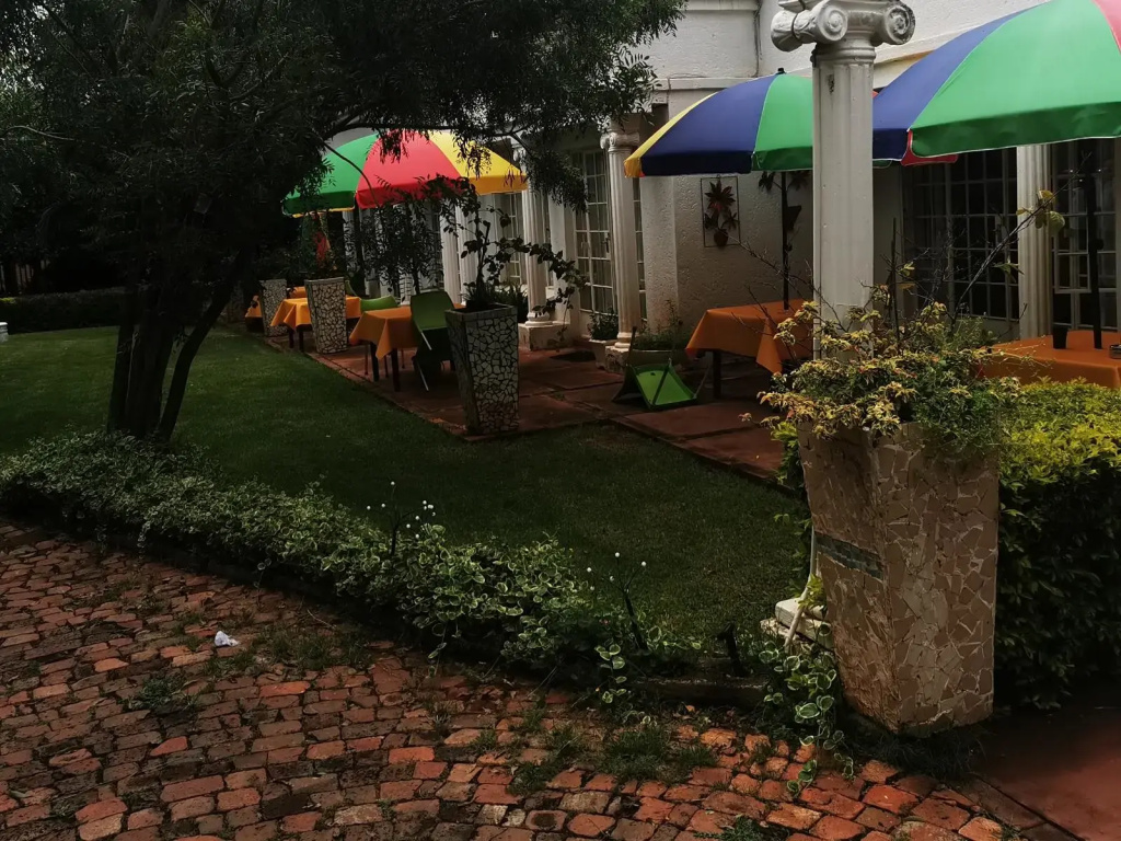 Heatherdale Guesthouse & Shuttle Services - фото 4