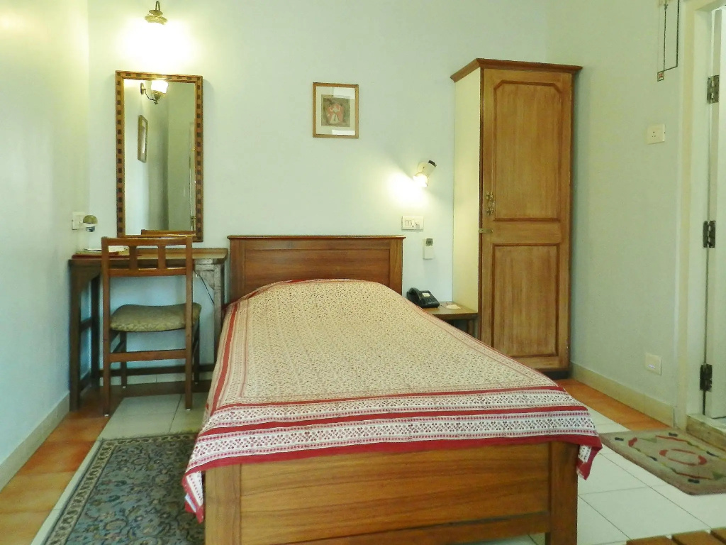 Economy room