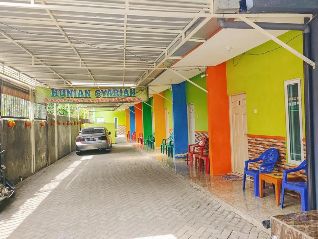 RedDoorz Syariah Near Lippo Plaza Sidoarjo