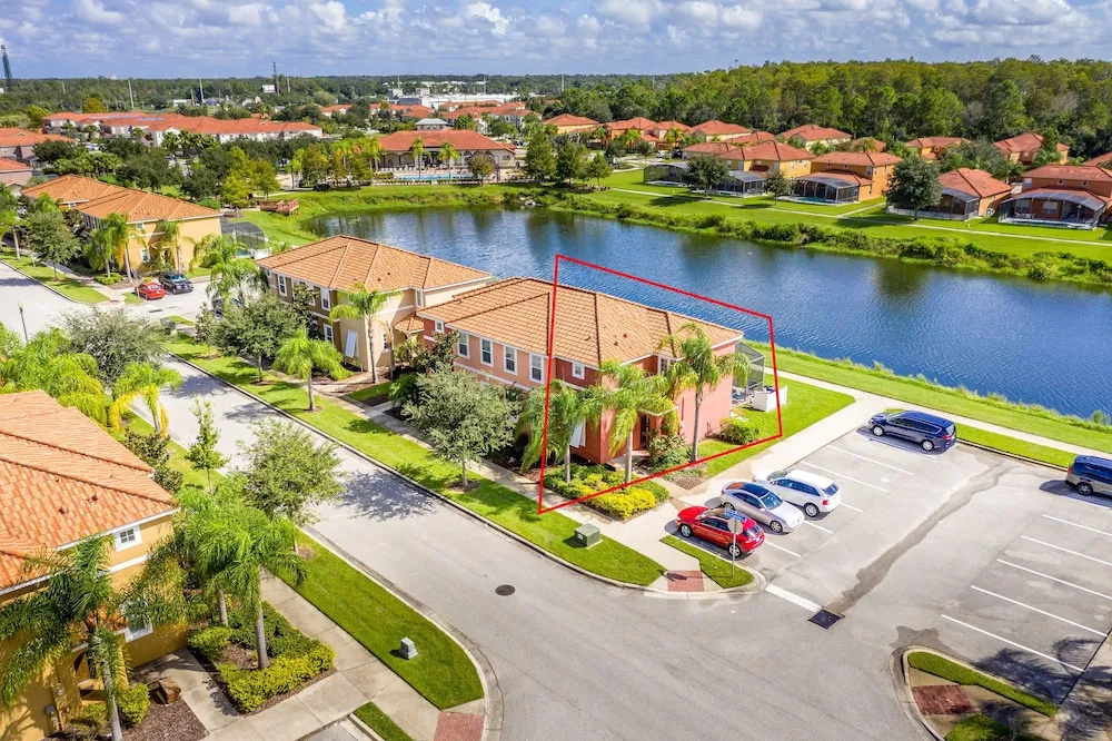 Fantastic Townhome With Pvt Pool and Lake View Near Disney by Redawning