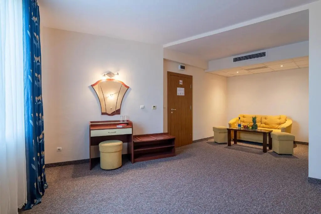 Lobby & Reception