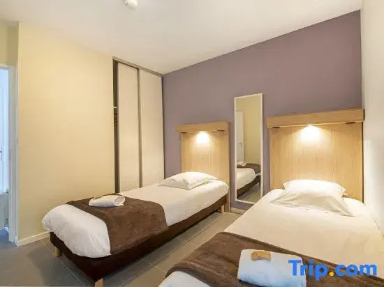 Bed in Dorm