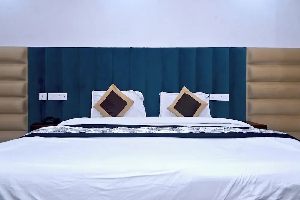 Hotel Golden By Admire Stay
