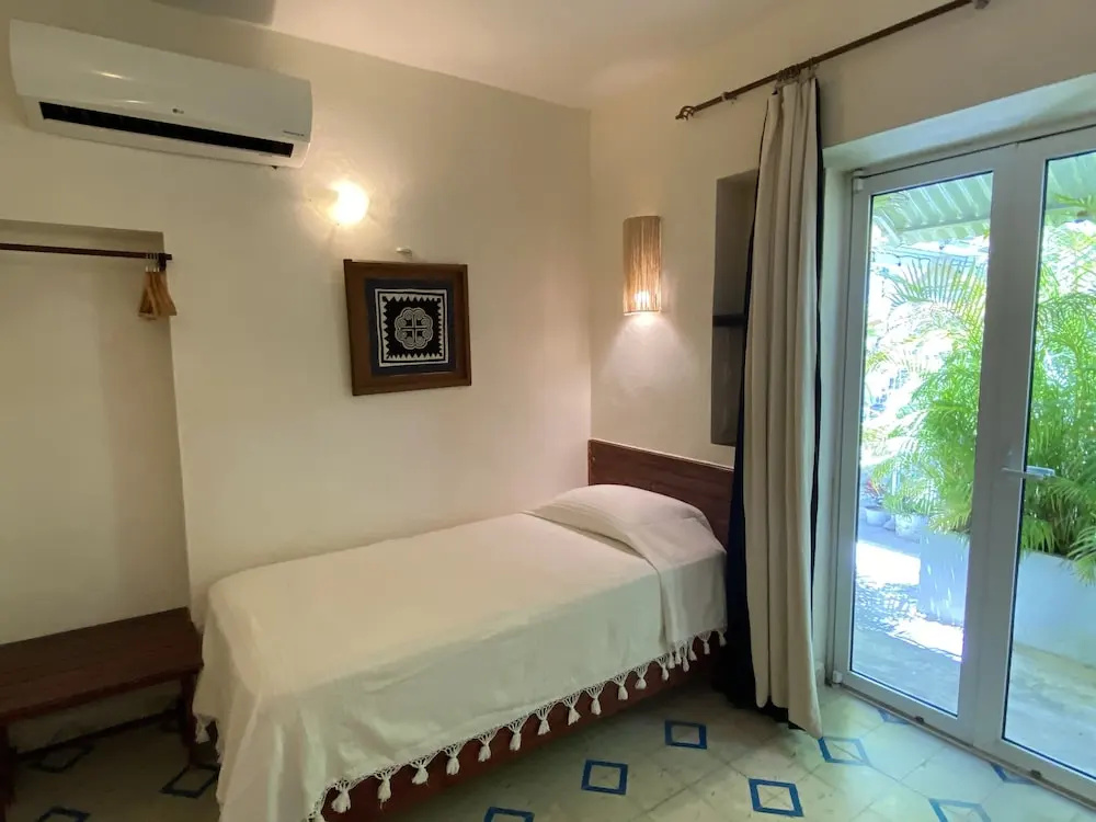 Standard Double room with courtyard view (twin beds)