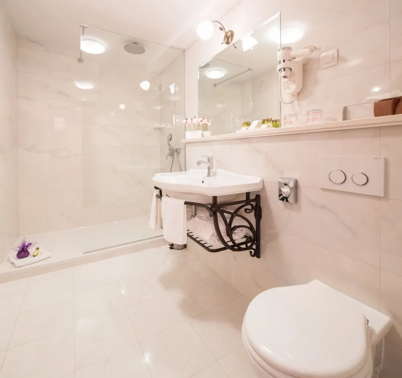 Premium Double room with balcony and with city view (full double bed)