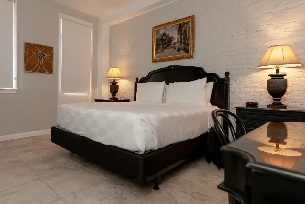 Chateau Hotel - Chambres