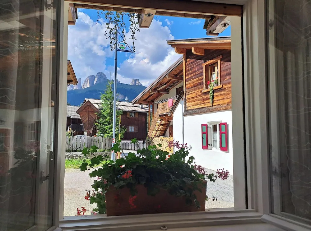 Standard Quadruple Basement room with mountain view