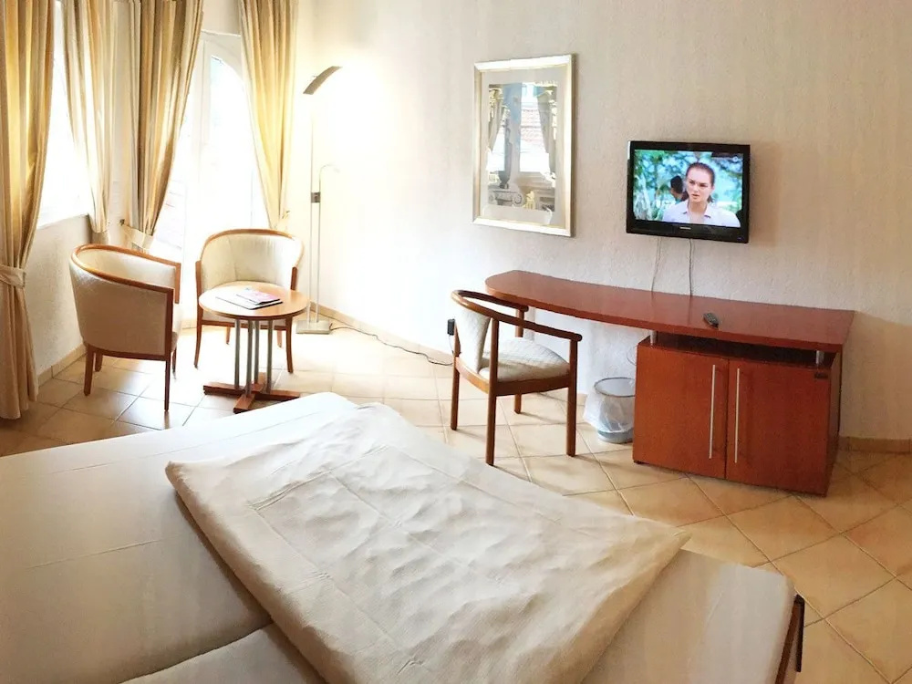 Standard Double room with balcony (full double bed)