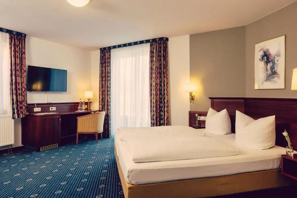 Deluxe Double room (full double bed)