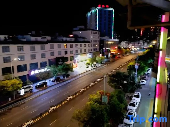 Wenshan Fengchi Apartment (Qihua Square)
