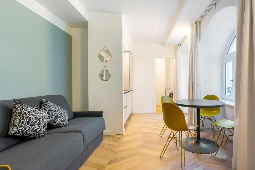 1 Bedroom Apartment with courtyard view