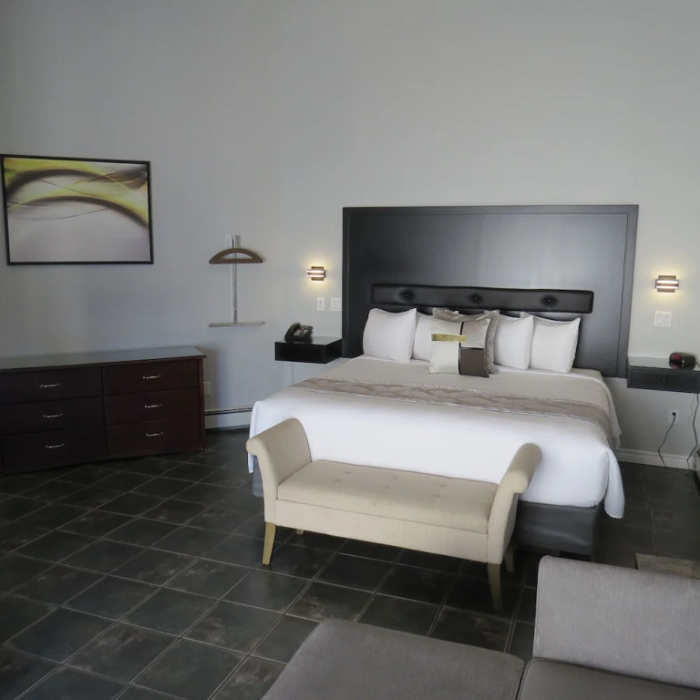 Double Suite (full double bed)