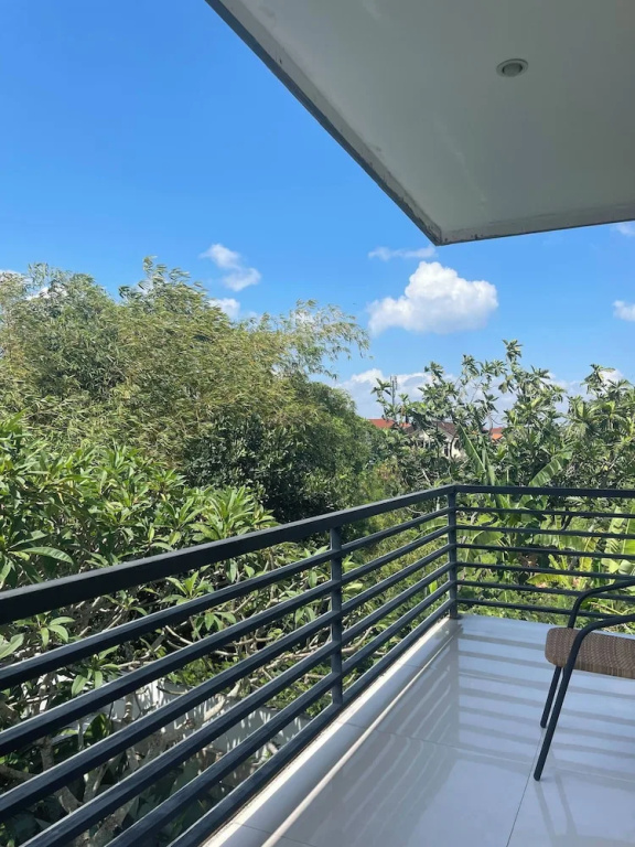 3 BR, 250 Sqmt Villa, Terrace, 10 min Available