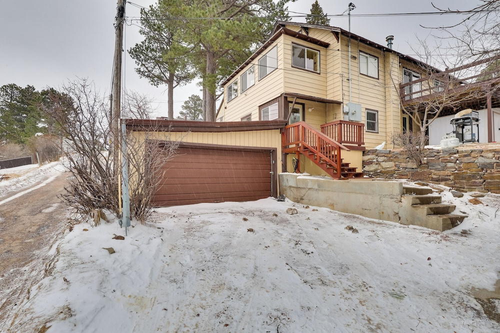 Lead Apartment ~ 5 Mi to Terry Peak Skiing!