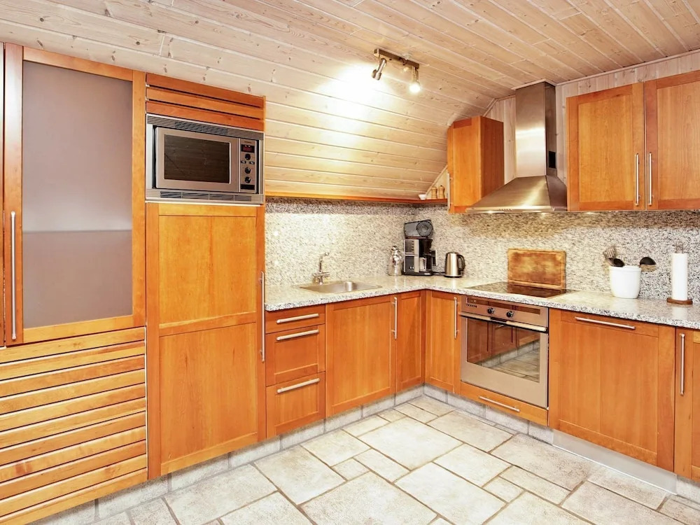 Spacious Holiday Home in Sondervig With Sauna - фото 17