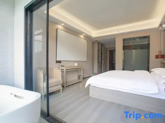 Standard Double room with river view (full double bed)