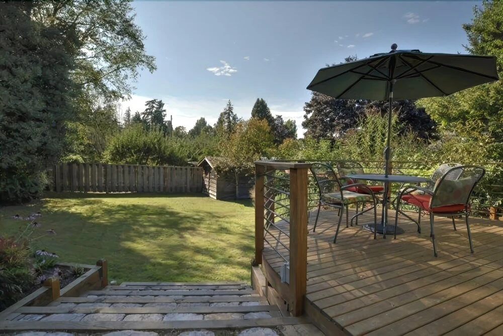 Geneva Garden Bungalow - Two Bedroom Home
