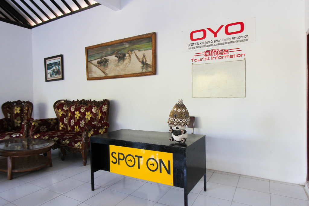 Lobby & Reception