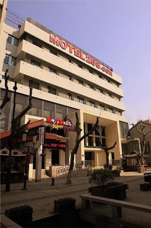 Motel 268 (West Lake Avenue)