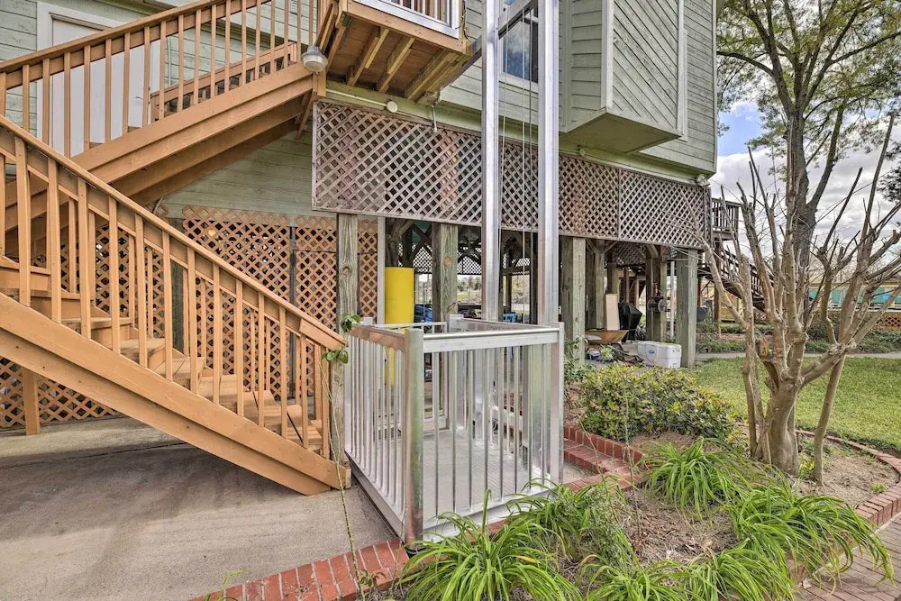 Waterfront San Jacinto River Home w/ Boat Slip!