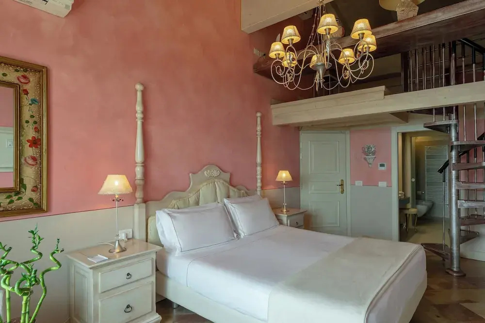 Premier Deluxe Double room with balcony and with lake view (twin beds)