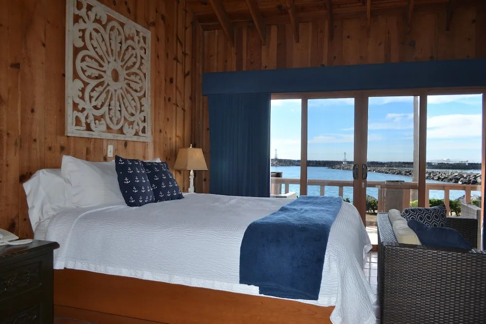 Standard Double room oceanfront (full double bed)