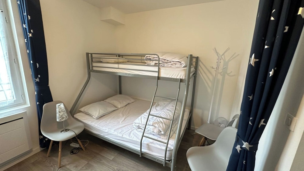 2-bedroom Revamped Flat in Auvergne