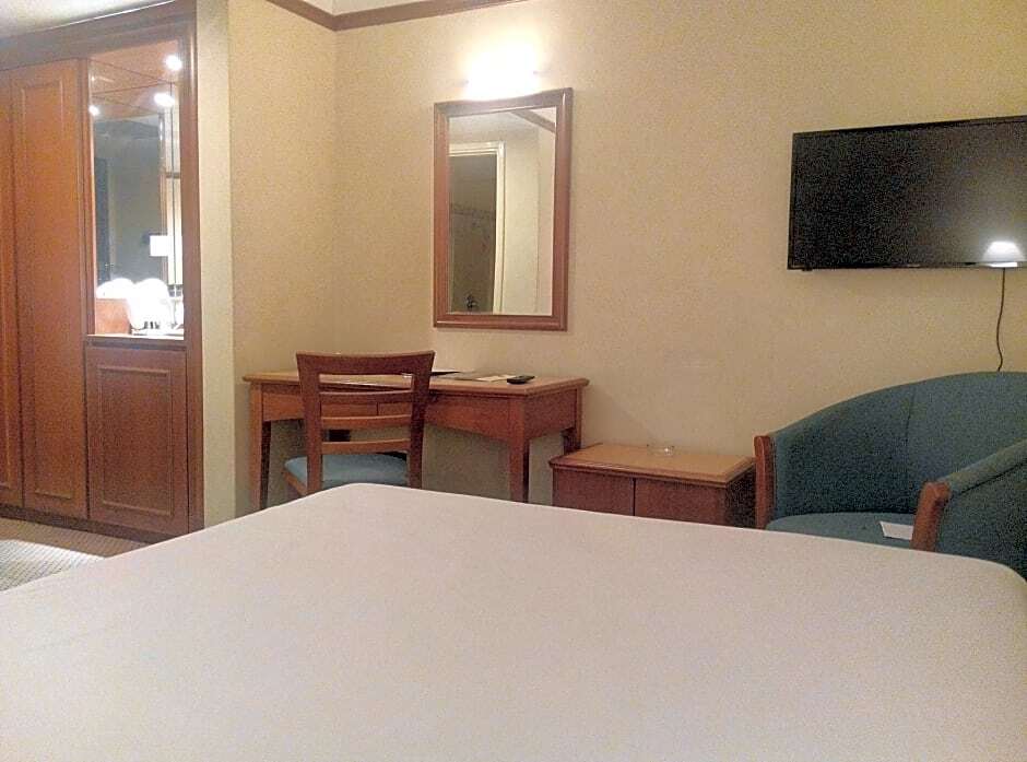 Mandarin Court Hotel