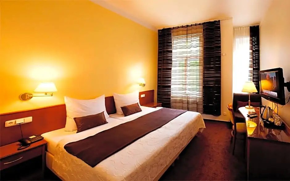 Standard Double room (full double bed)