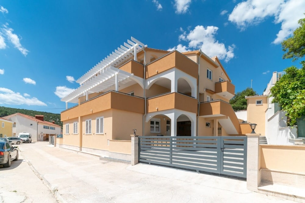 Apartments Lux 3