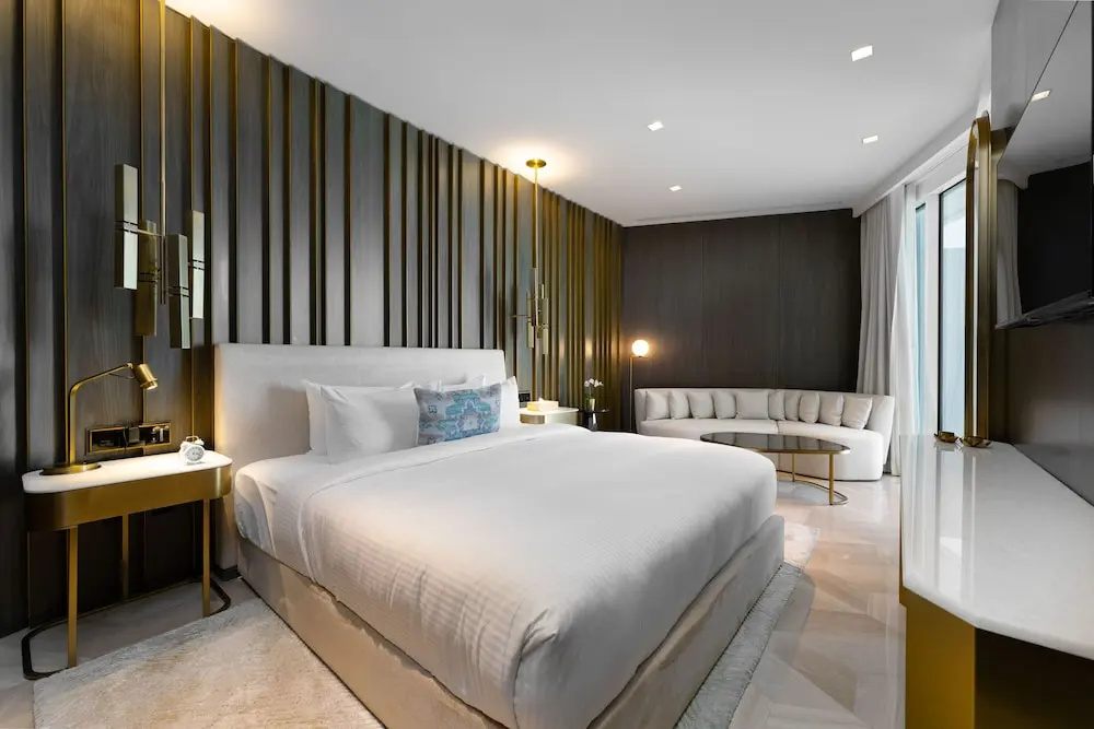 Maison Privee - Glamourous Apt with Sea Views at FIVE Palm — фото