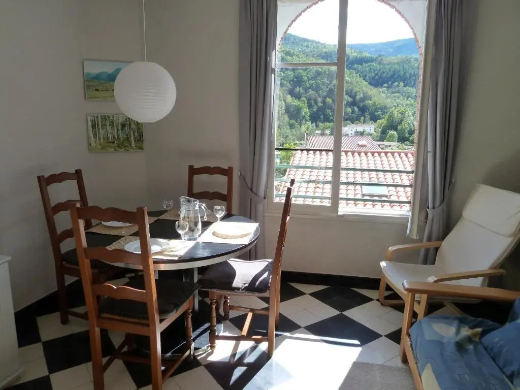 2 Bedrooms Apartment with balcony